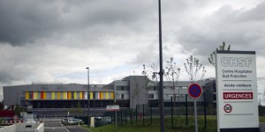 Hôpital Sud Franciien : PPP résiilé avec Eiffage (©AFP/Joël Saget))