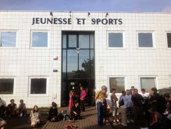 Rassemblement devant le centre Les Mimosas à Grenoble